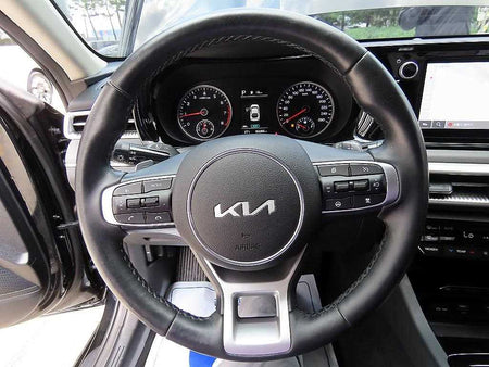 Kia K5 — photo 08