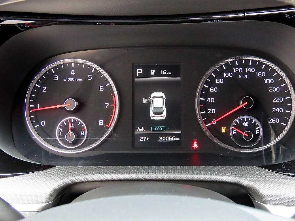 Kia K5 — photo 09