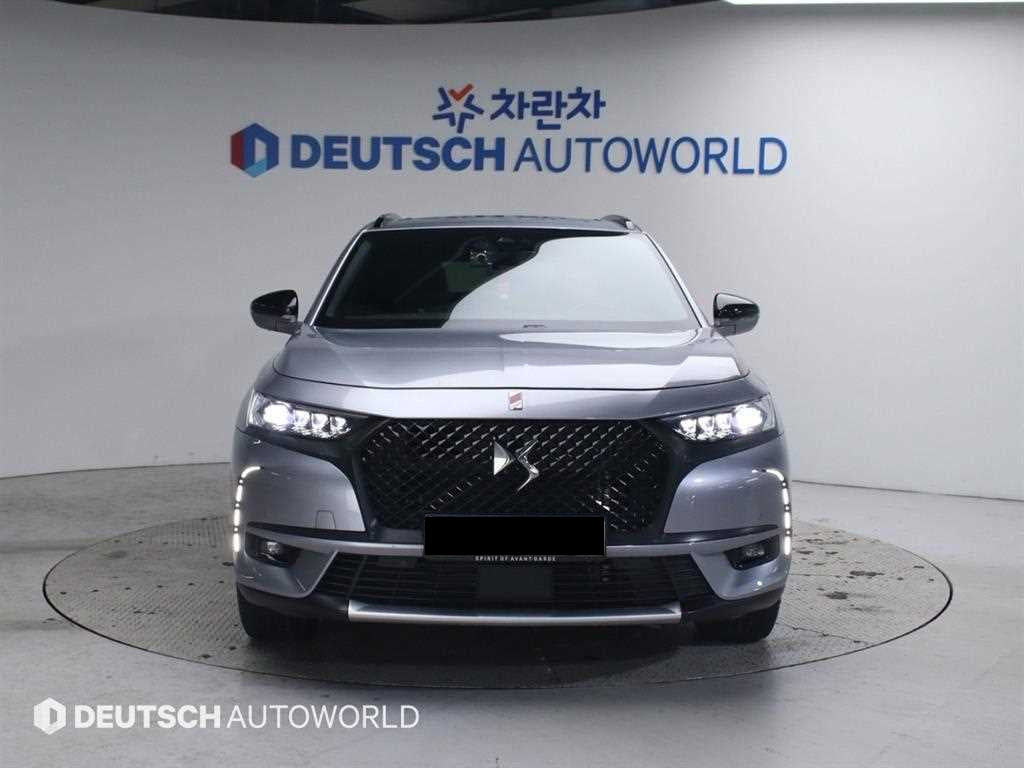 DS Automobiles DS7 — photo 03