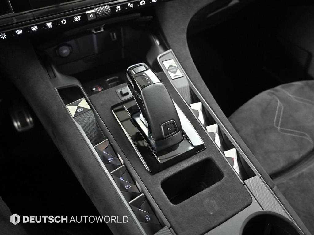 DS Automobiles DS7 — photo 09