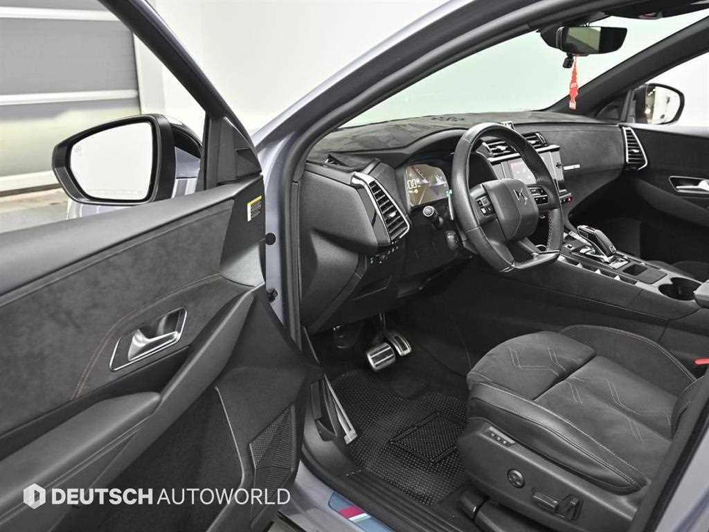 DS Automobiles DS7 — photo 11