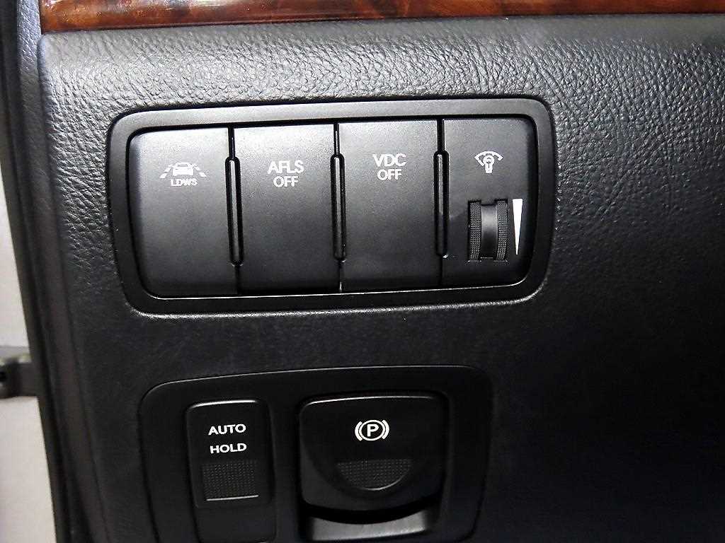 Hyundai Genesis — photo 14