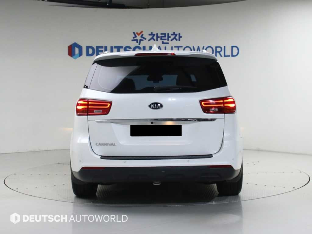 Kia Carnival — photo 04