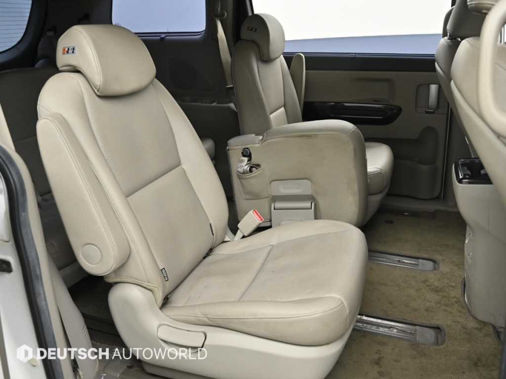 Kia Carnival — photo 12