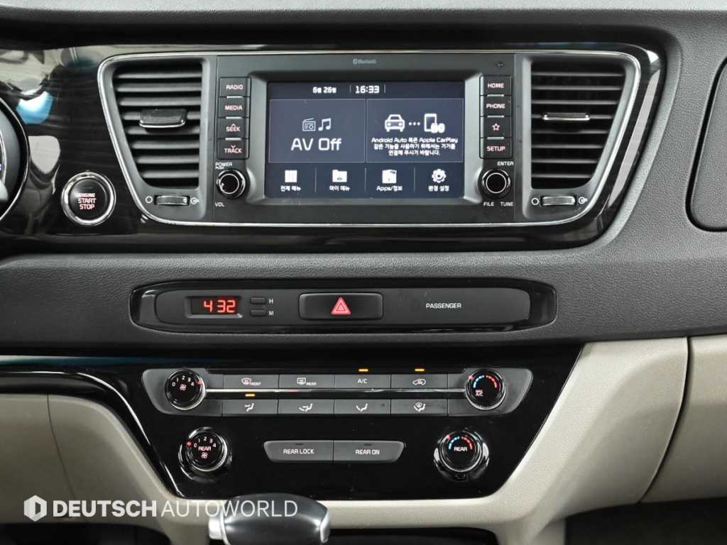 Kia Carnival — photo 14