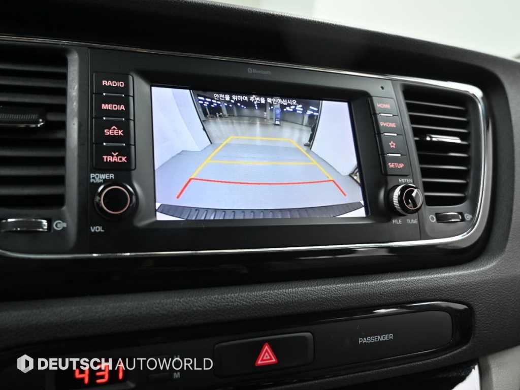Kia Carnival — photo 15