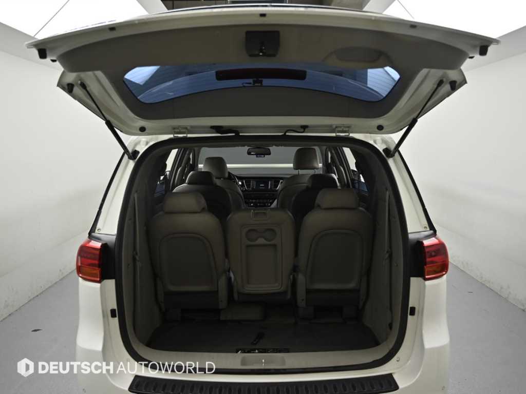 Kia Carnival — photo 19