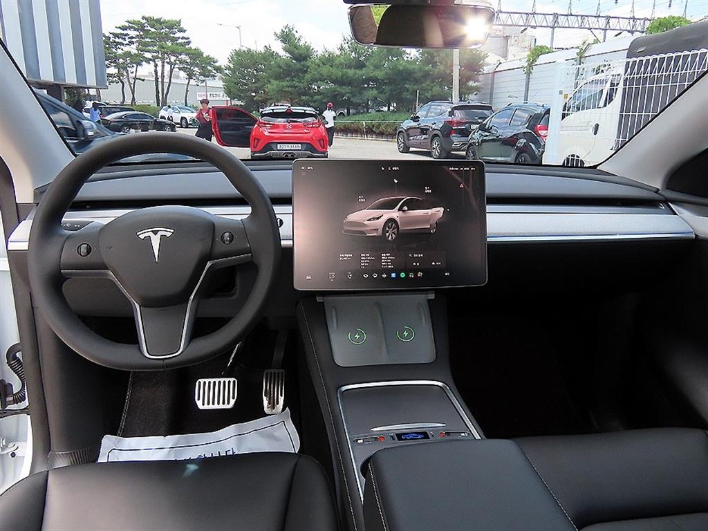 Tesla Model Y — photo 07