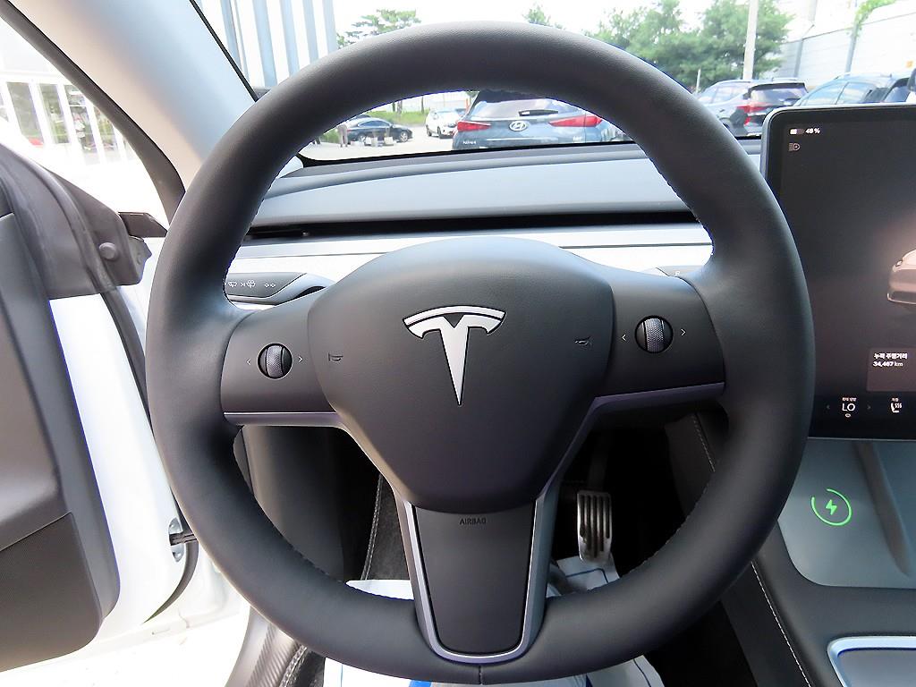 Tesla Model Y — photo 08