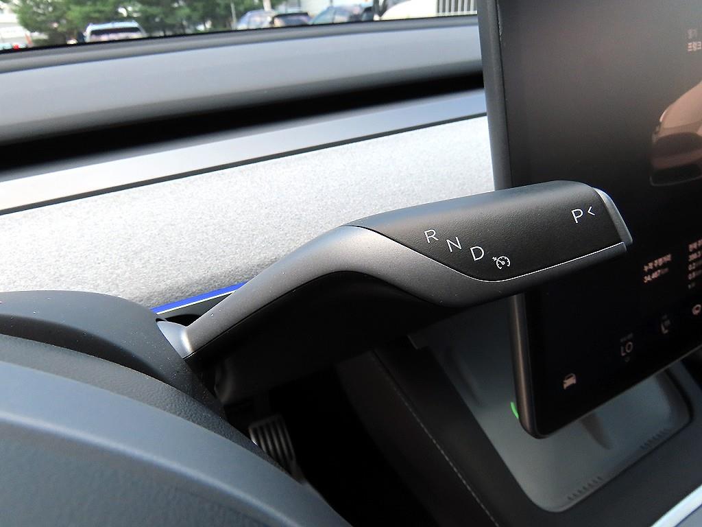 Tesla Model Y — photo 09