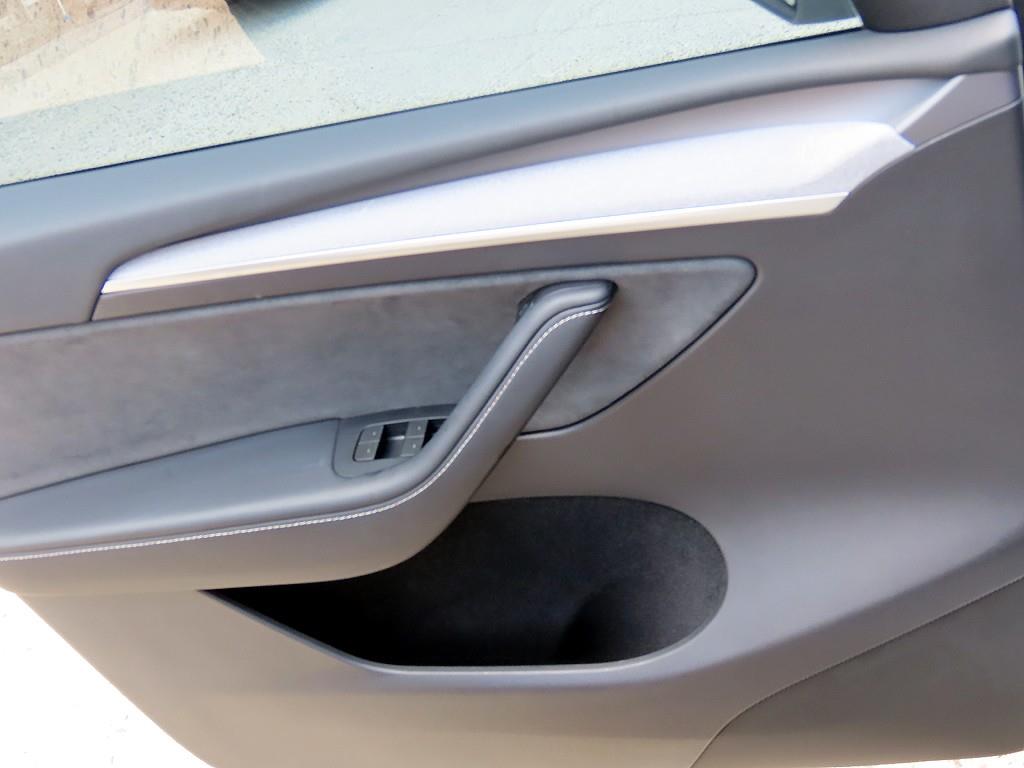 Tesla Model Y — photo 10