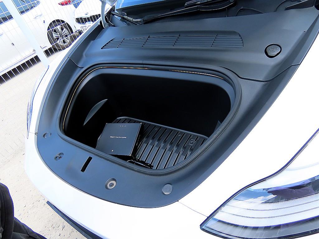 Tesla Model Y — photo 19