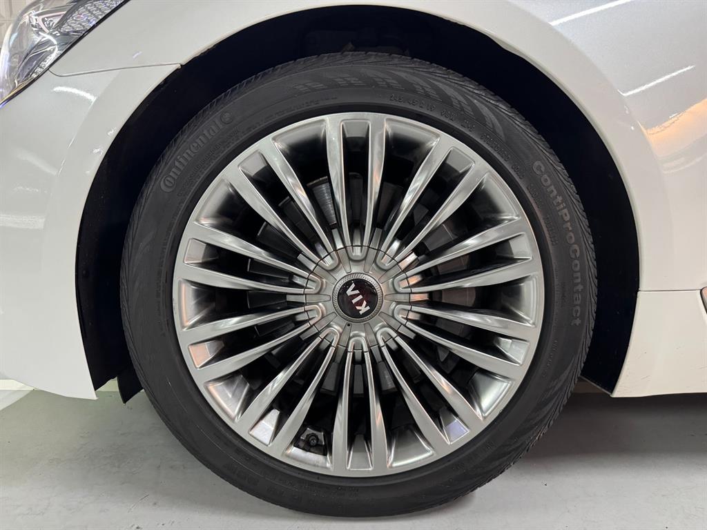 Kia K9 — photo 19