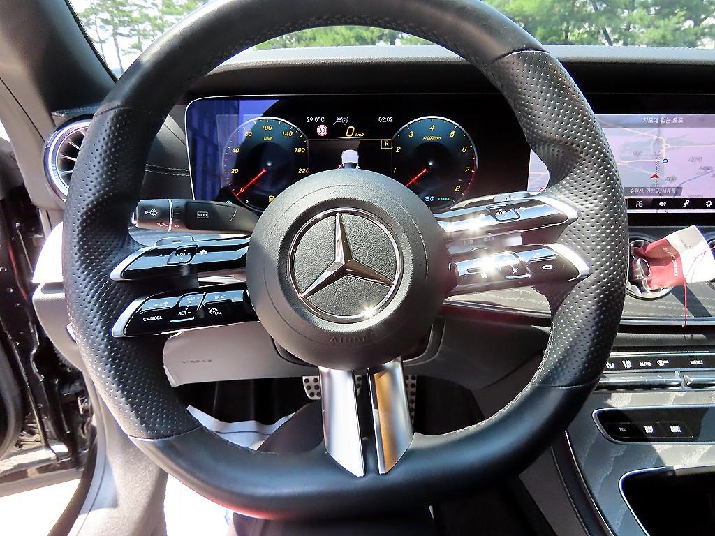Mercedes-Benz E-Class — photo 10