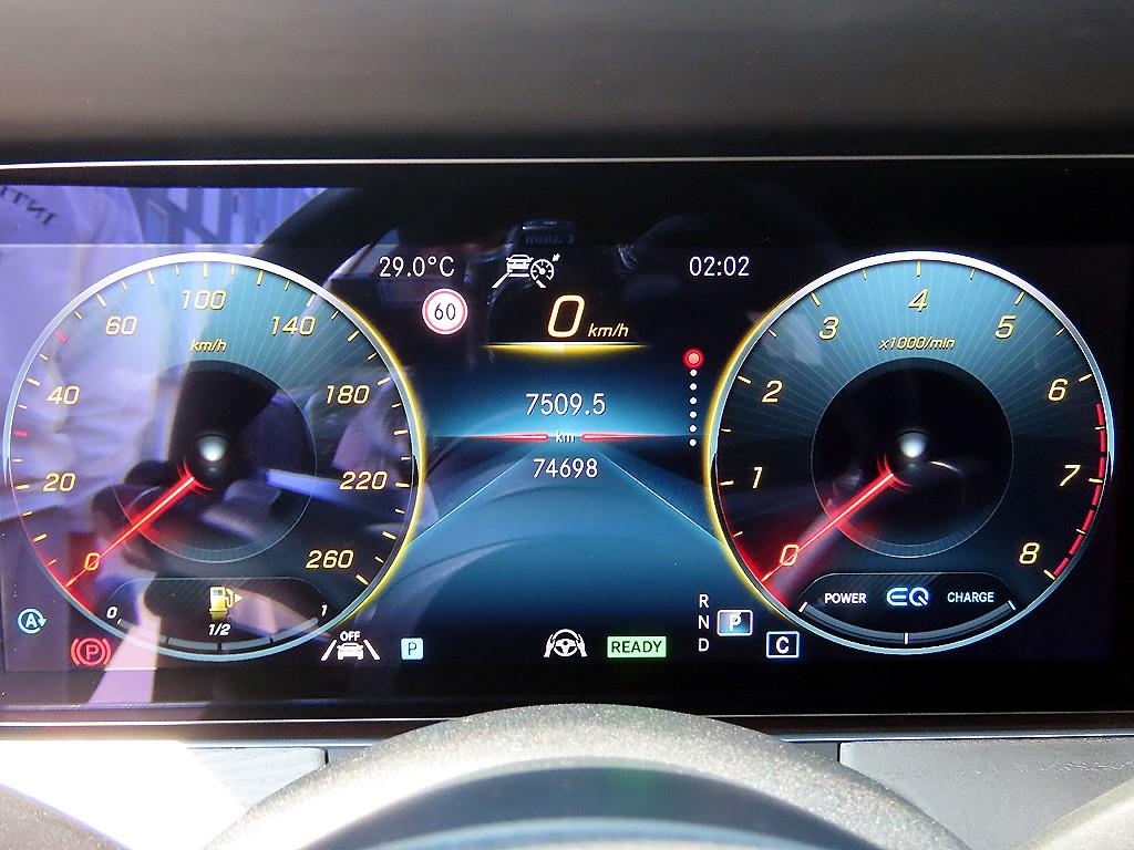 Mercedes-Benz E-Class — photo 11
