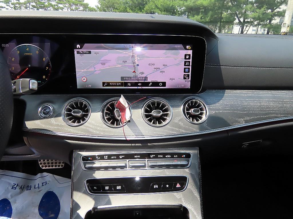 Mercedes-Benz E-Class — photo 17