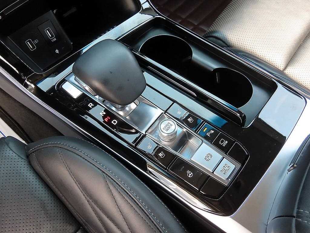Kia K7 — photo 10