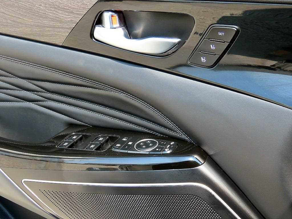 Kia K7 — photo 11