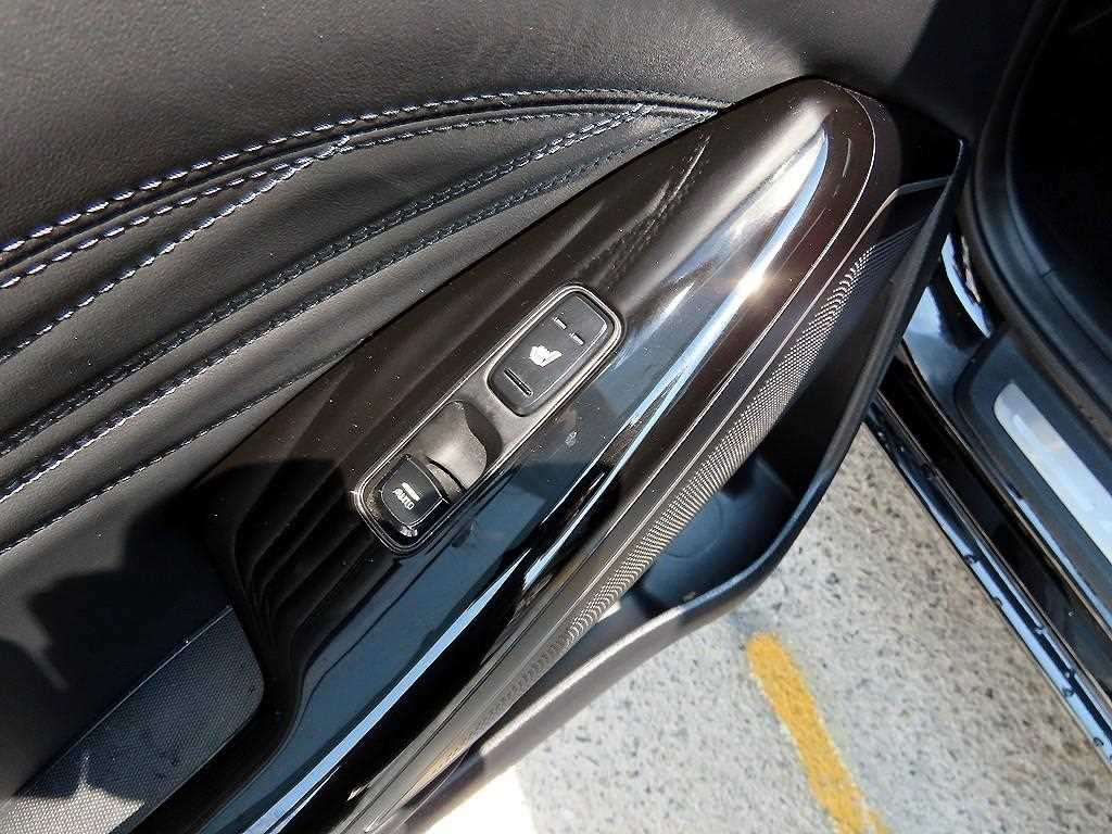 Kia K7 — photo 16