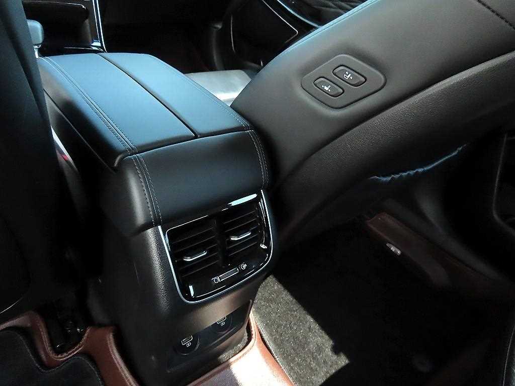 Kia K7 — photo 17