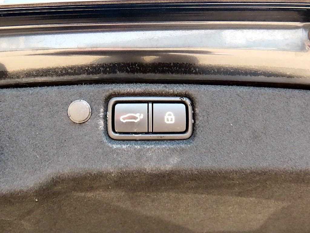 Kia K7 — photo 18