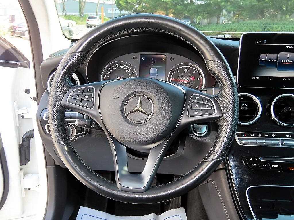 Mercedes-Benz GLC-Class — photo 08