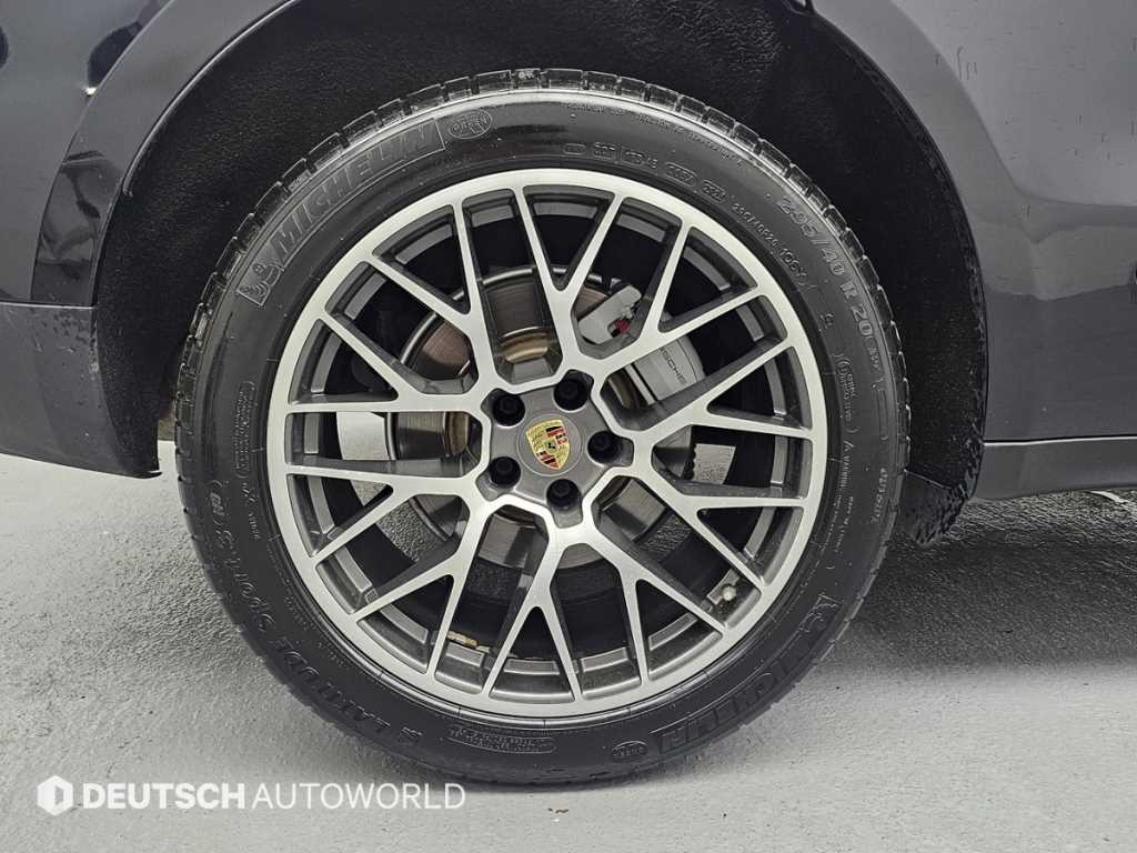 Porsche Macan — photo 05