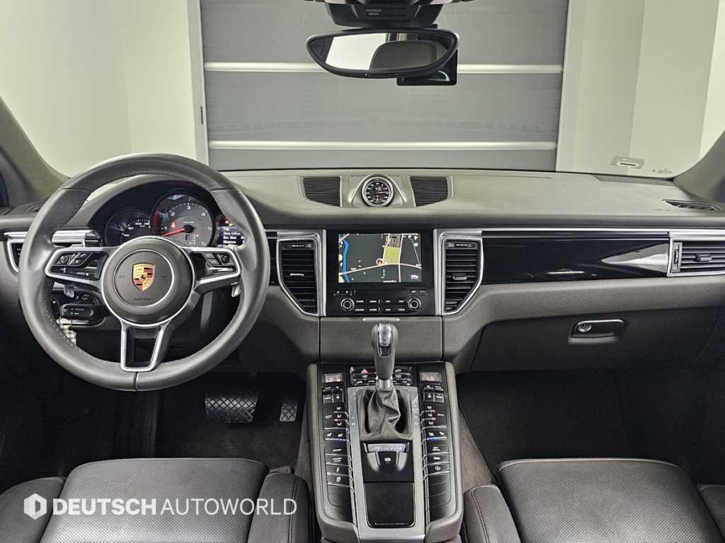 Porsche Macan — photo 07