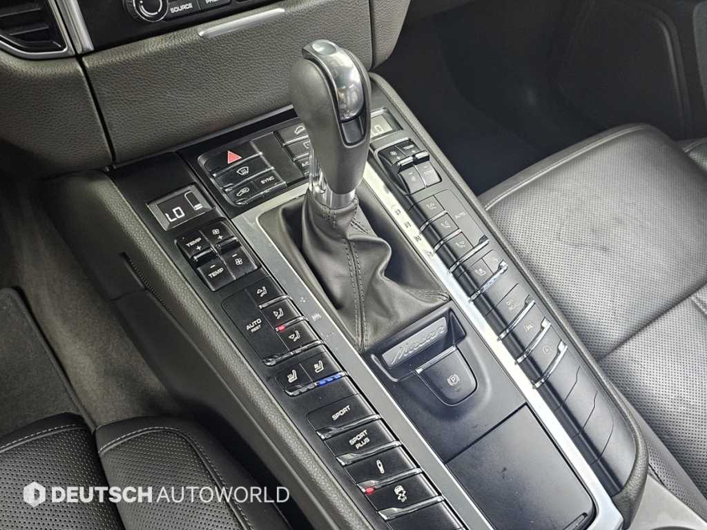 Porsche Macan — photo 09