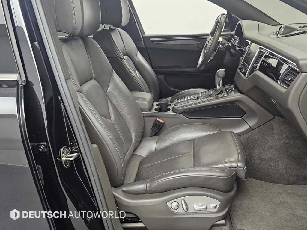 Porsche Macan — photo 10