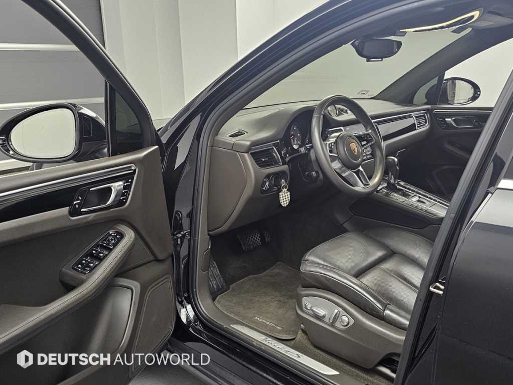 Porsche Macan — photo 11