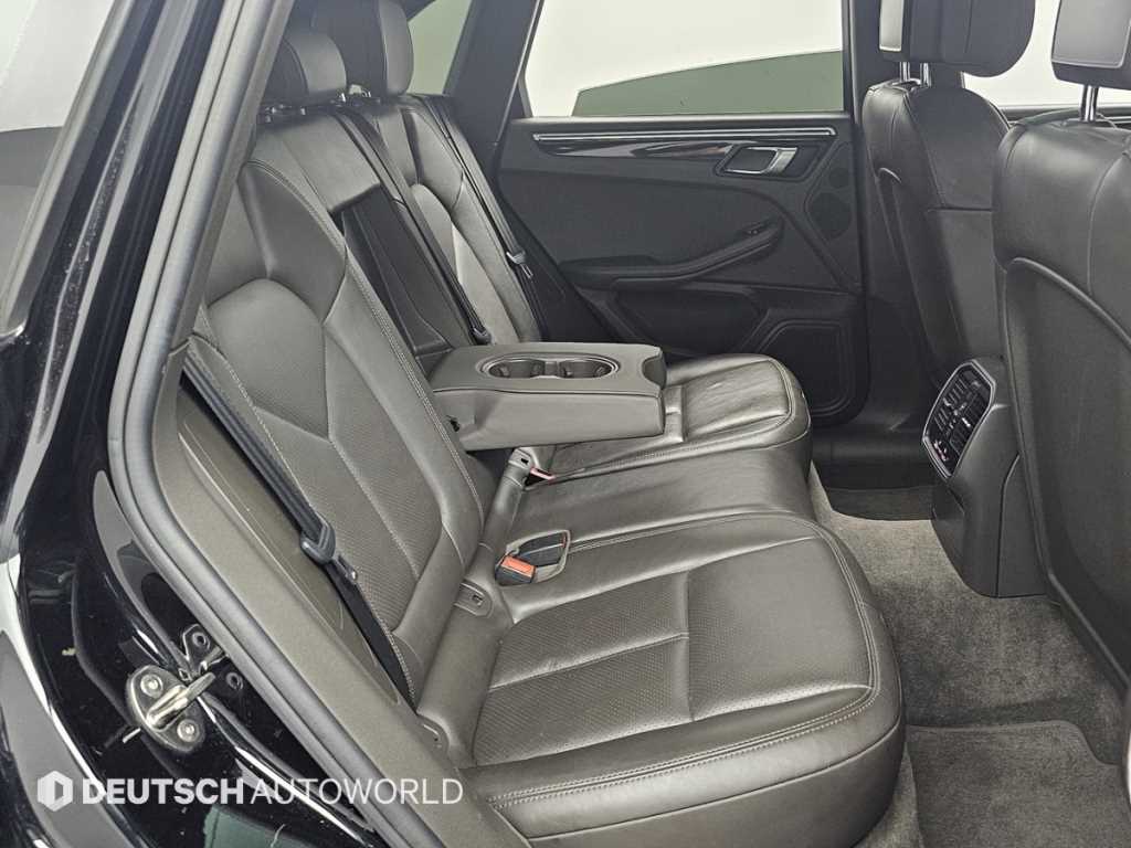 Porsche Macan — photo 12