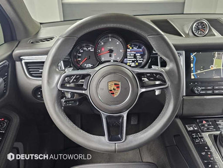 Porsche Macan — photo 13
