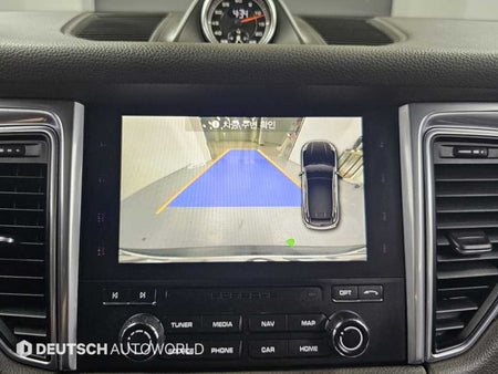 Porsche Macan — photo 15