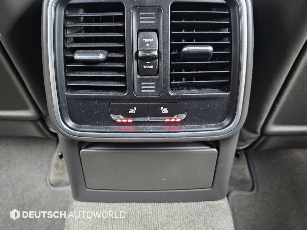 Porsche Macan — photo 16