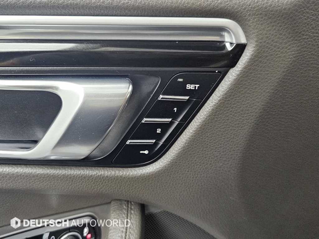 Porsche Macan — photo 17