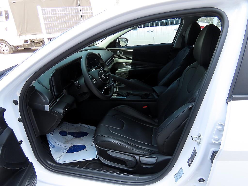 Hyundai Avante — photo 05