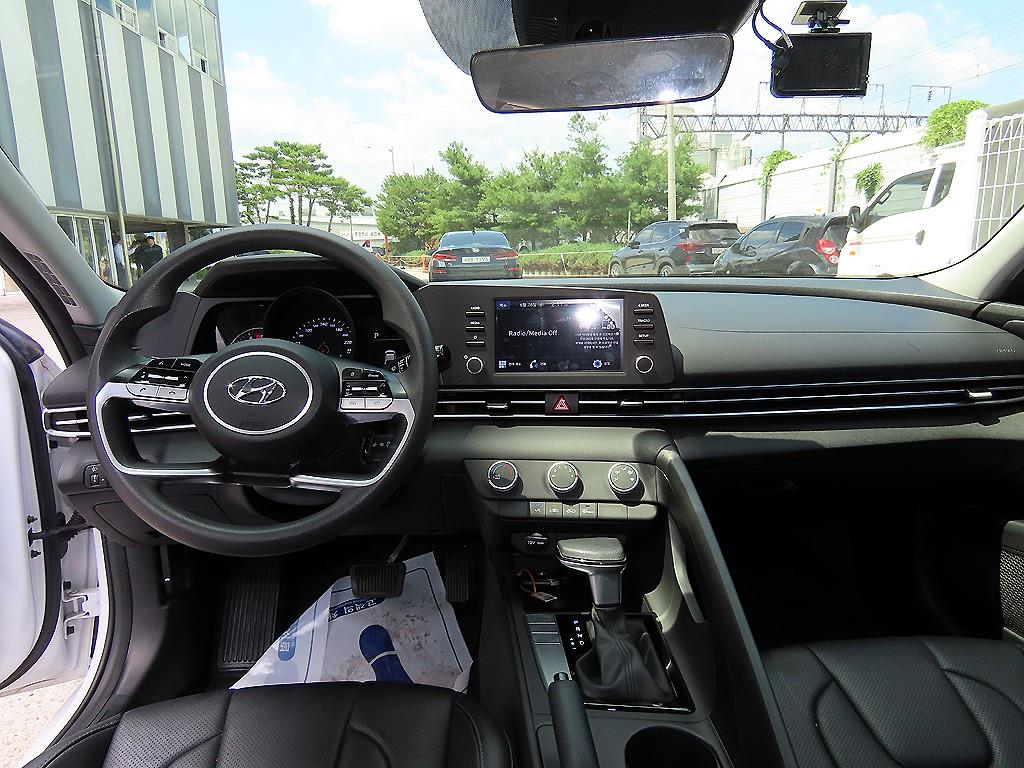 Hyundai Avante — photo 07