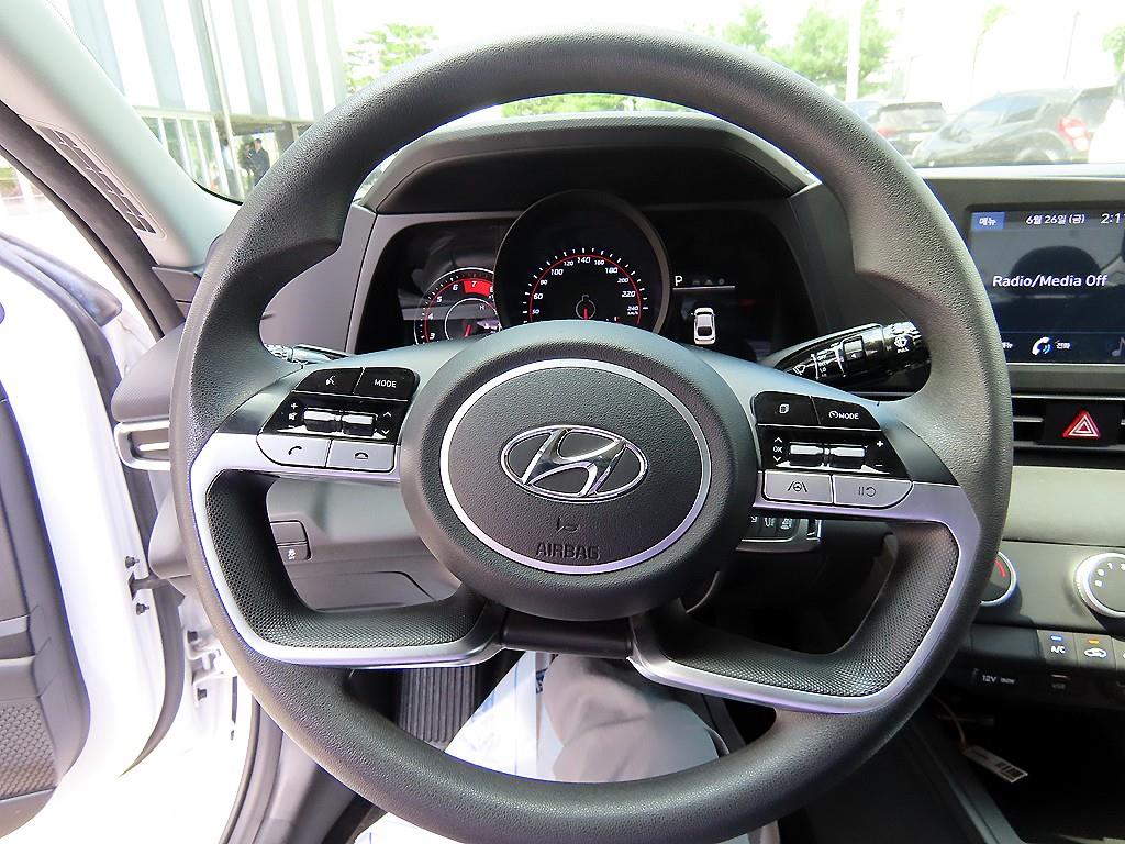 Hyundai Avante — photo 08