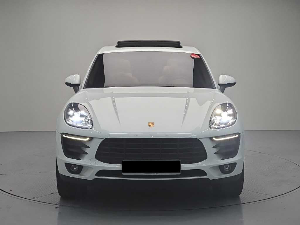 Porsche Macan — photo 02