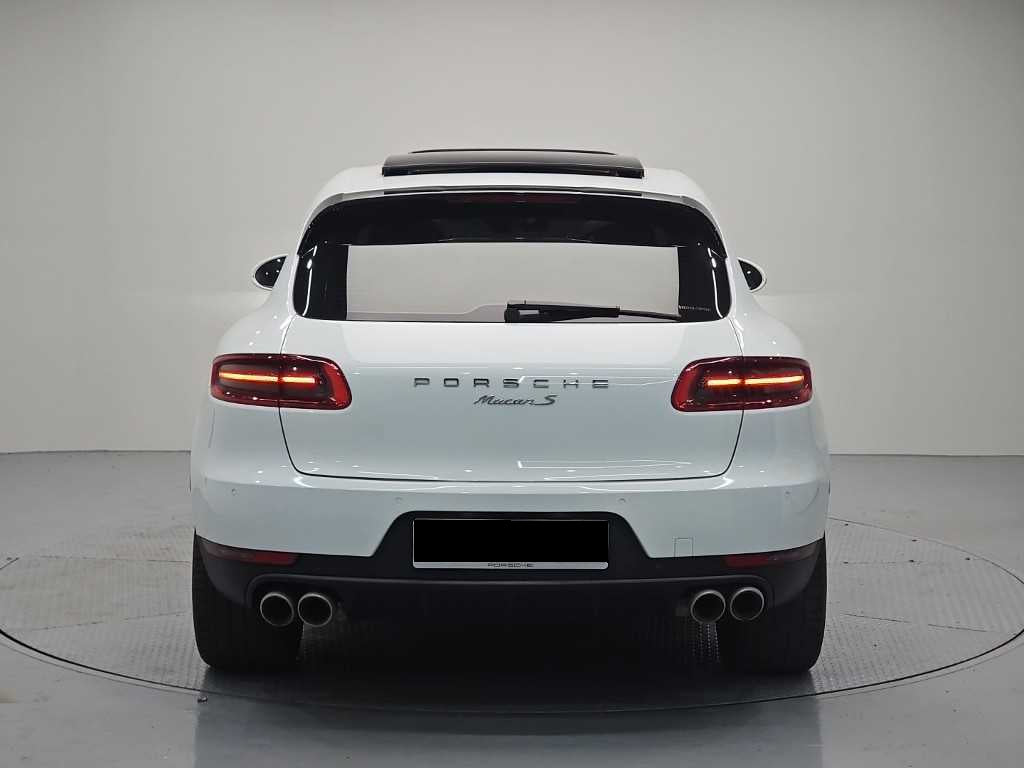 Porsche Macan — photo 03