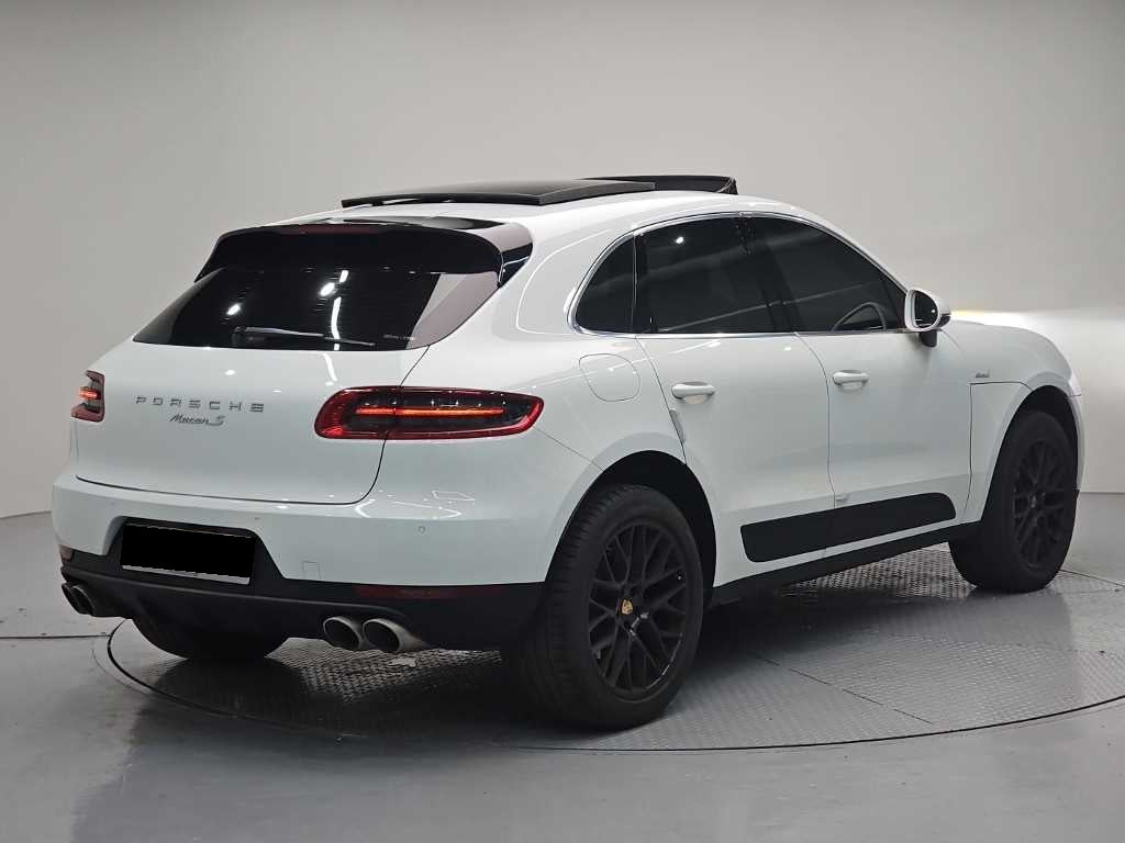 Porsche Macan — photo 04