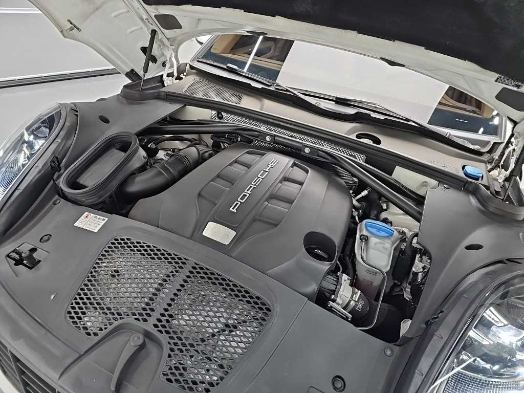 Porsche Macan — photo 05
