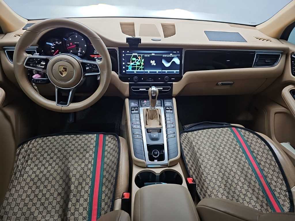 Porsche Macan — photo 07