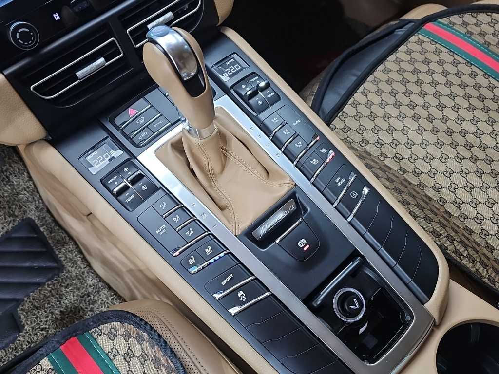 Porsche Macan — photo 08