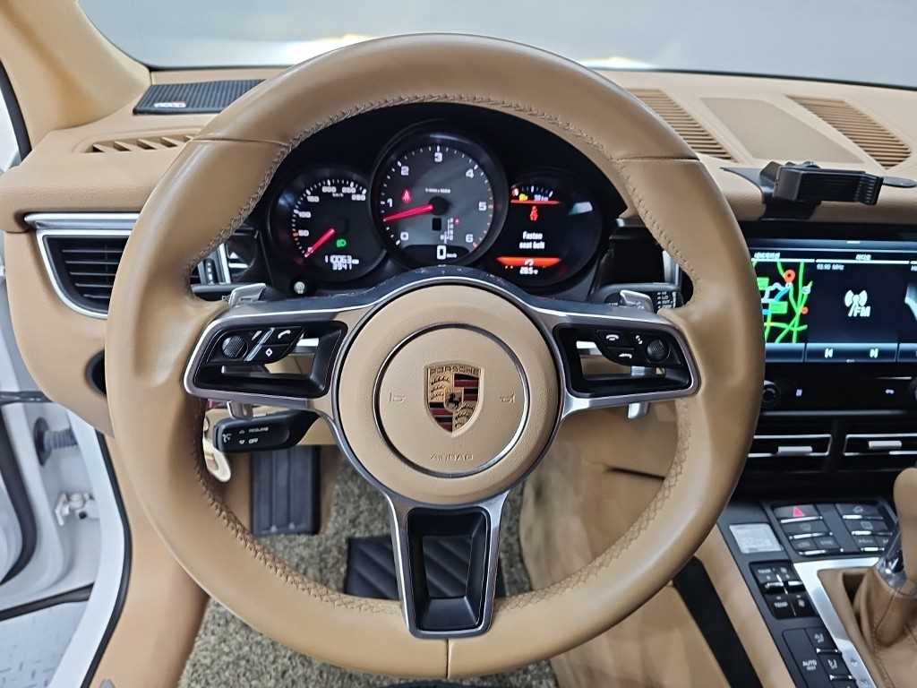 Porsche Macan — photo 09