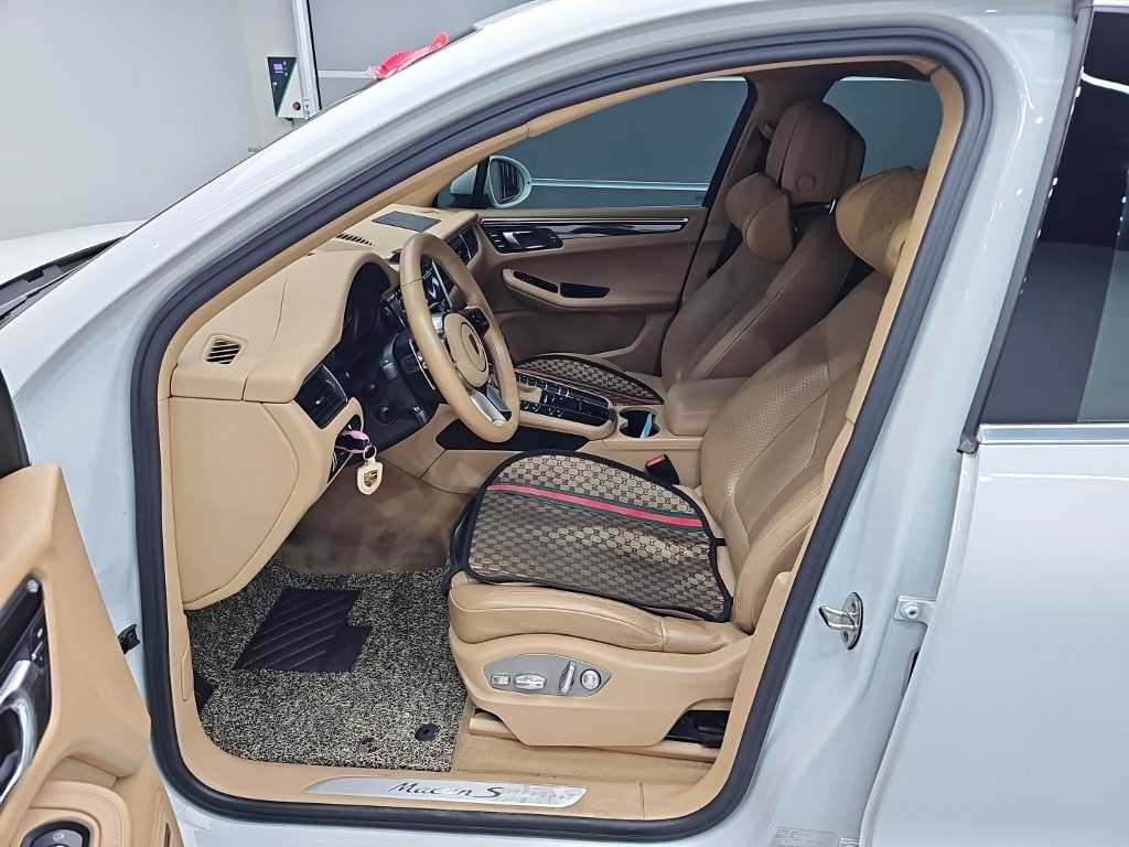 Porsche Macan — photo 11