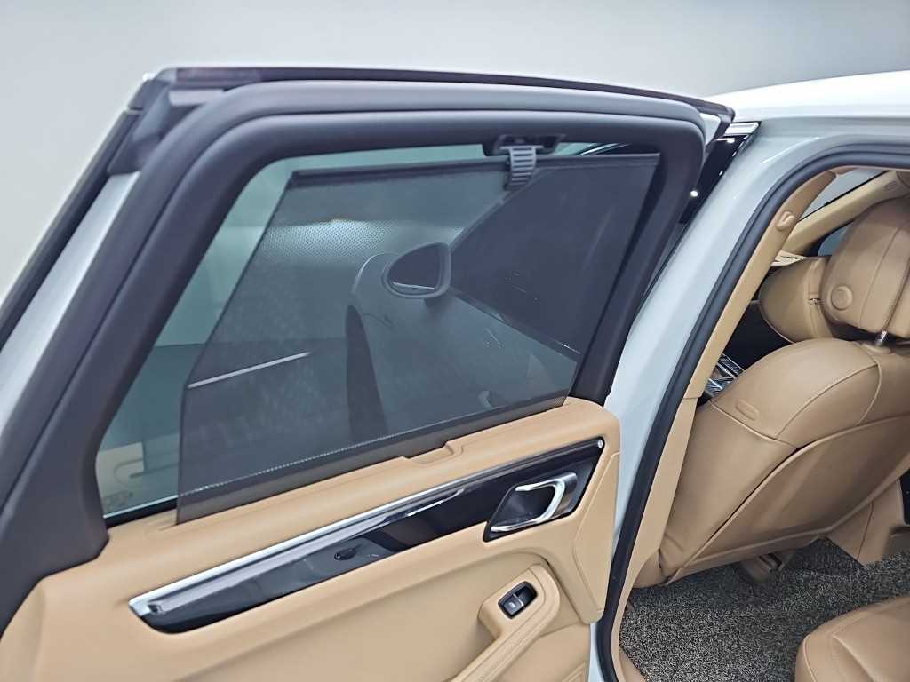 Porsche Macan — photo 13