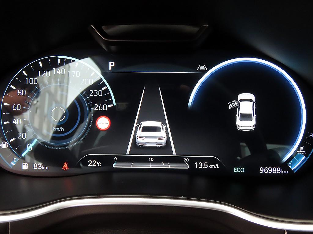 Genesis G80 — photo 08