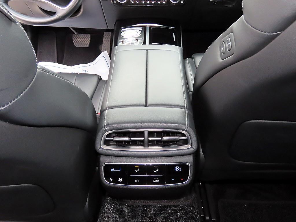 Genesis G80 — photo 16